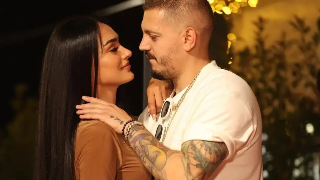 klea-huta-reagon-ndaj-thashethemeve-per-ndarje-me-elgitin-ja-si-e-konfirmon-dashurine-e-saj