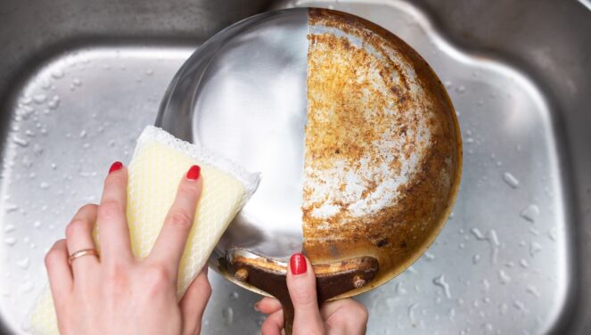 Njollat tek tenxheret tuaja  Ky artikull ju ndihmon se si t i hiqni ato 