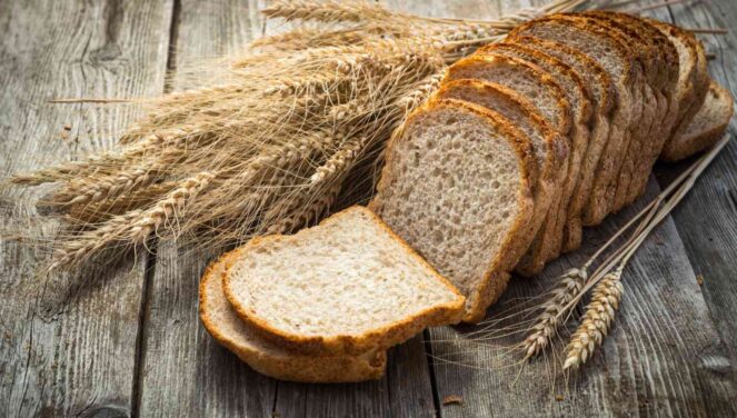 E hani bukën gabim çdo ditë  Pse buka e zezë konsiderohet zgjedhja më e shëndetshme 