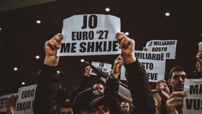 ‘Bileta ka vetëm për kompanitë turistike’, tifozët kuq e zi: Nuk do jemi në Varshavë…