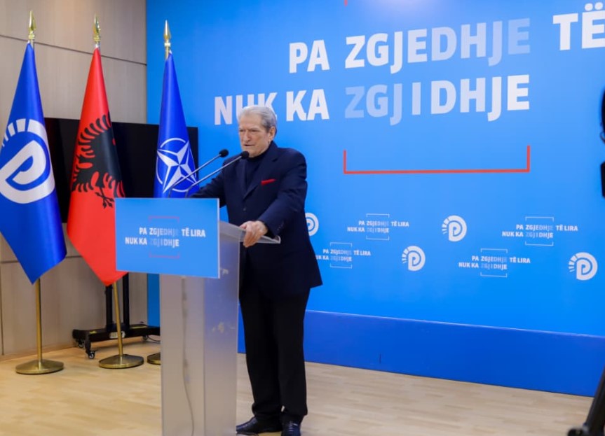 Berisha sulmon komisioneren Kos, kreu i PD: Deklaratat e saj për shqiptarët janë raciste