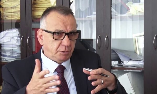 “Dekreti i presidentes Osmani fund e krye jokushtetues”, thotë ish-kryetari i Kushtetueses, Enver Hasani
