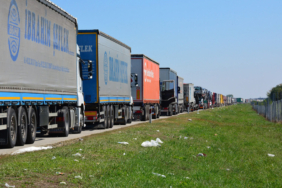 Srbijanski prijevoznici blokirali grani?ni prijelaz Bajakovo