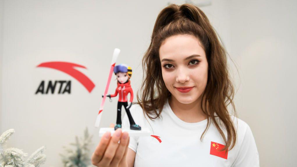 njihuni-me-anta-sfiduesi-kinez-qe-po-trondit-nike-dhe-adidas