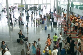 -900-0-rinas-pasagjere-avione-aeroport-765x383-1 (1)