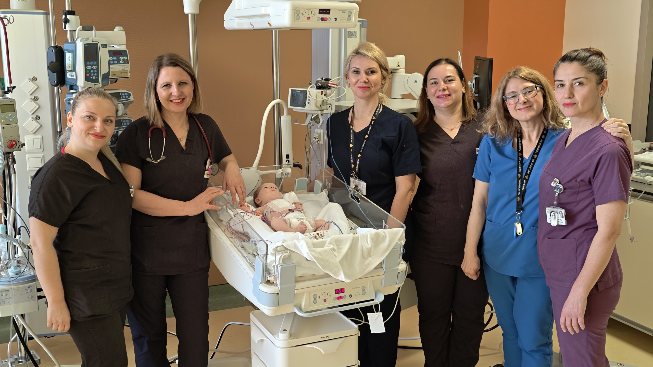 Operimi me sukses i foshnjës së porsalindur me defekt të rrallë dhe të rëndë kongjenital të zemrës