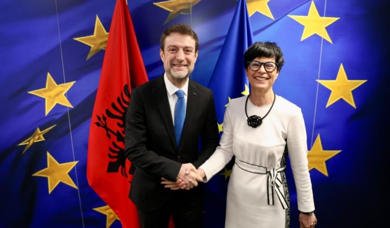 ca39c089-a932-458e-b2bf-c23173e4f5b3 (1)