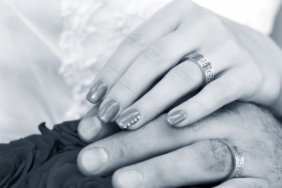 couple-wedding-rings1_hd.jpg
