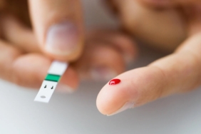 diabetes-test-blood-drop-finger_hd.jpg