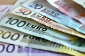 euro-para-analiza-ekonomike-rroga-valuta-financa-ekonomi-monedha-varferi-pasuri-2-1200x684-1