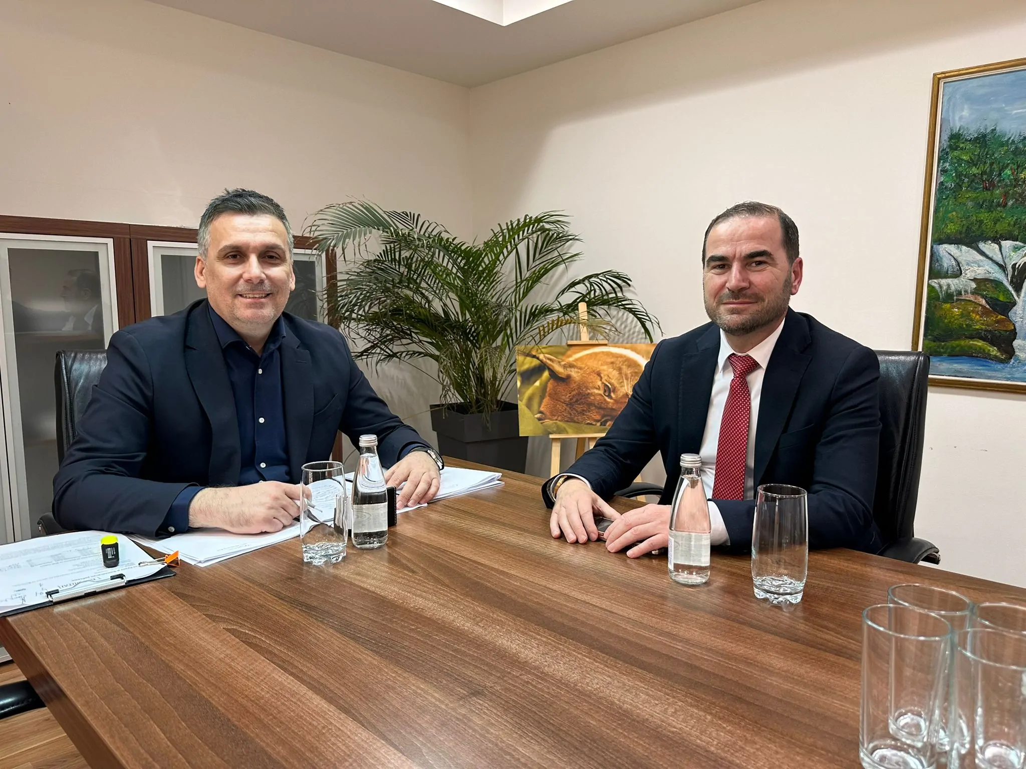 Ministri Hoxha priti në takim kryetarin e Studeniçanit  në fokus bashkëpunimi për të mirën e qytetarëve