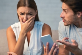 husband-showing-cheating-wife-her-phone-sitting-on-sofa-indoor-1-768x512_hd_sd.jpg