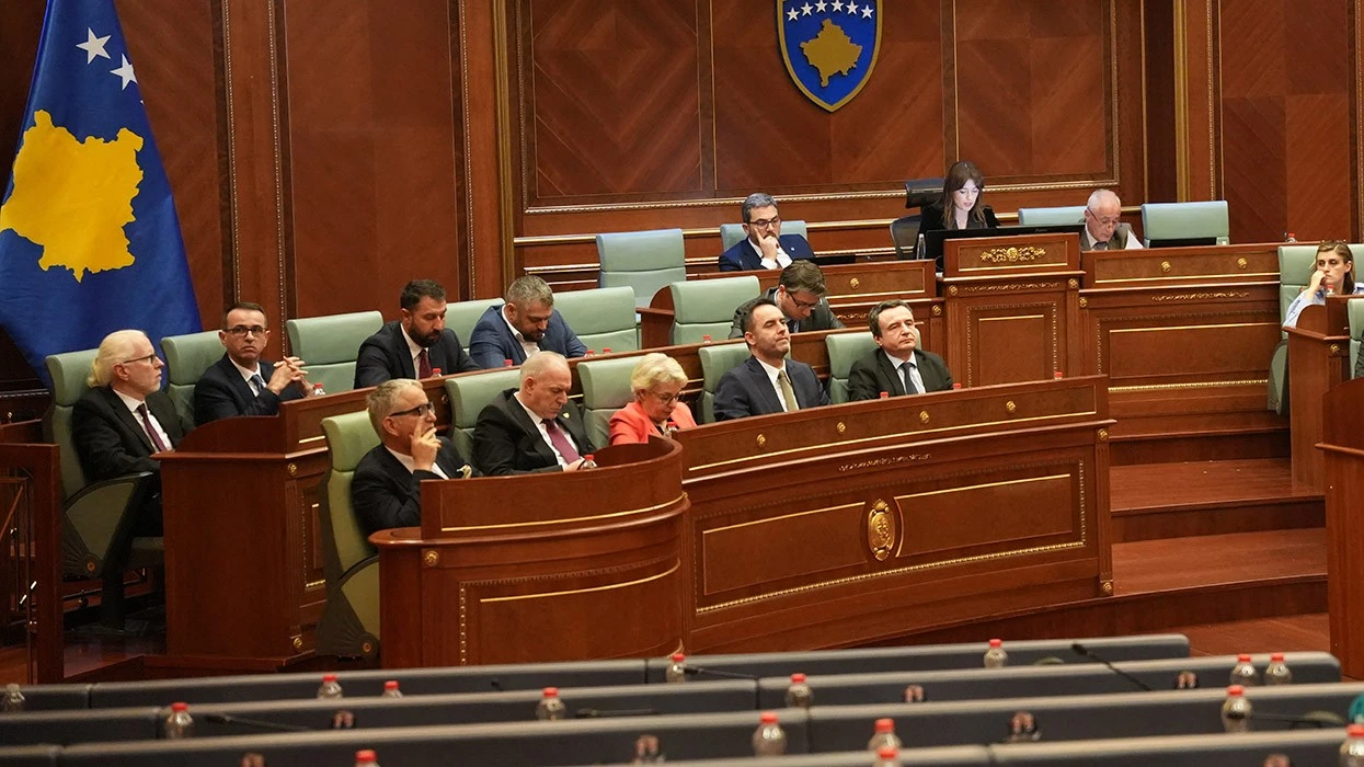 Zgjedhja e presidentit ende pezull  LVV e PDK presin veprime nga njëra tjetra