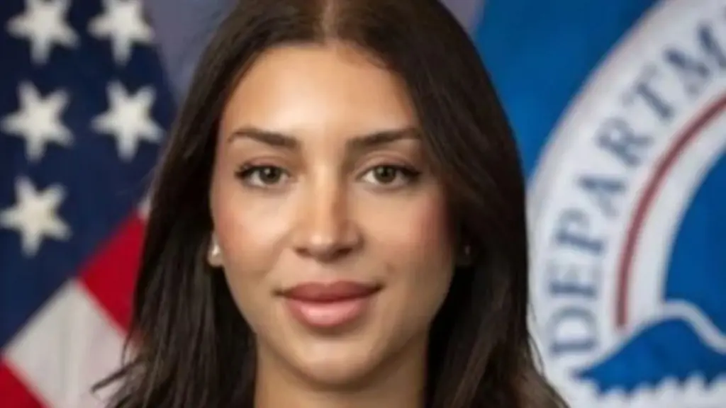 kishte-profil-ne-aplikacion-takimesh-pezullohet-zv-sekretarja-e-sigurise-se-brendshme-ne-shba