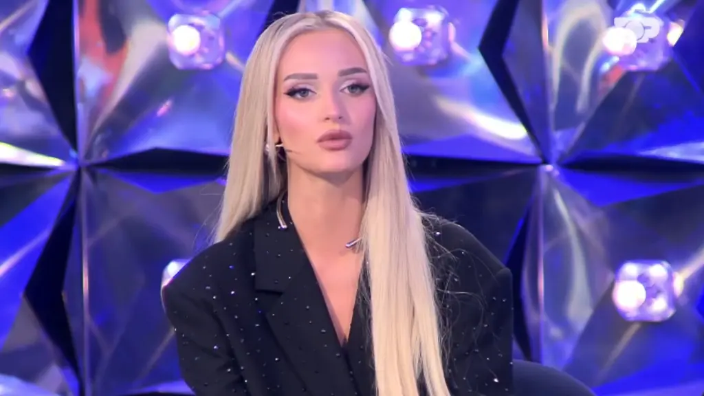 eshte-apo-jo-ne-burg-selin-zbulon-te-verteten-per-babain-e-saj