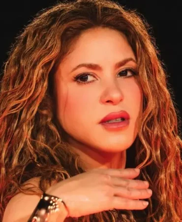 shakira-b-89753489564436.webp