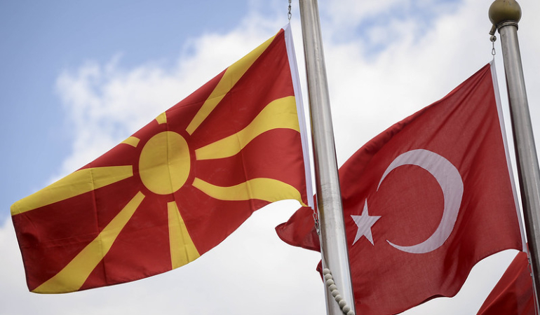 Македонија-Турција-знаме-знамиња