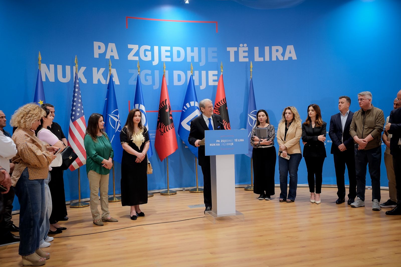 Do të udhëheqë demokratët për 4 vitet e ardhme  Berisha mesazh Ramës nga selia blu  Fundin e ke të shpejtë