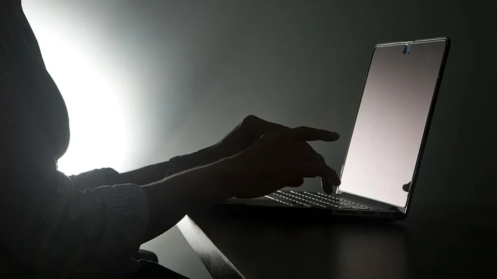 Inteligjenca artificiale i ndihmon hakerët të gjejnë të meta që asnjë skaner nuk mund t’i kapë, paralajmëron Google!