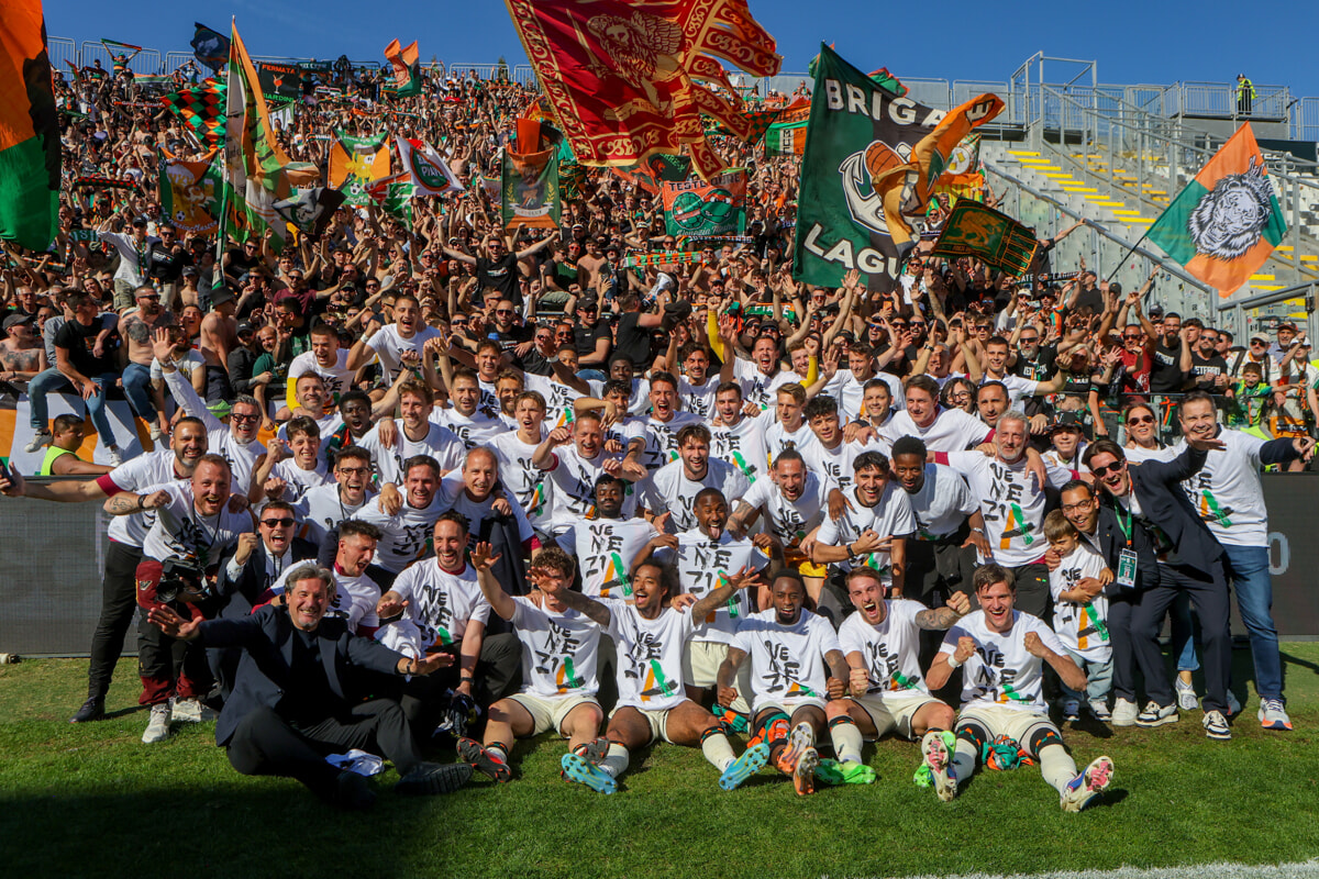 venezia-ngjitet-ne-serie-a-frosinone-dhe-monza-garojne-ne-90-minuteshin-e-fundit-per-eliten-e-futbollit-italian