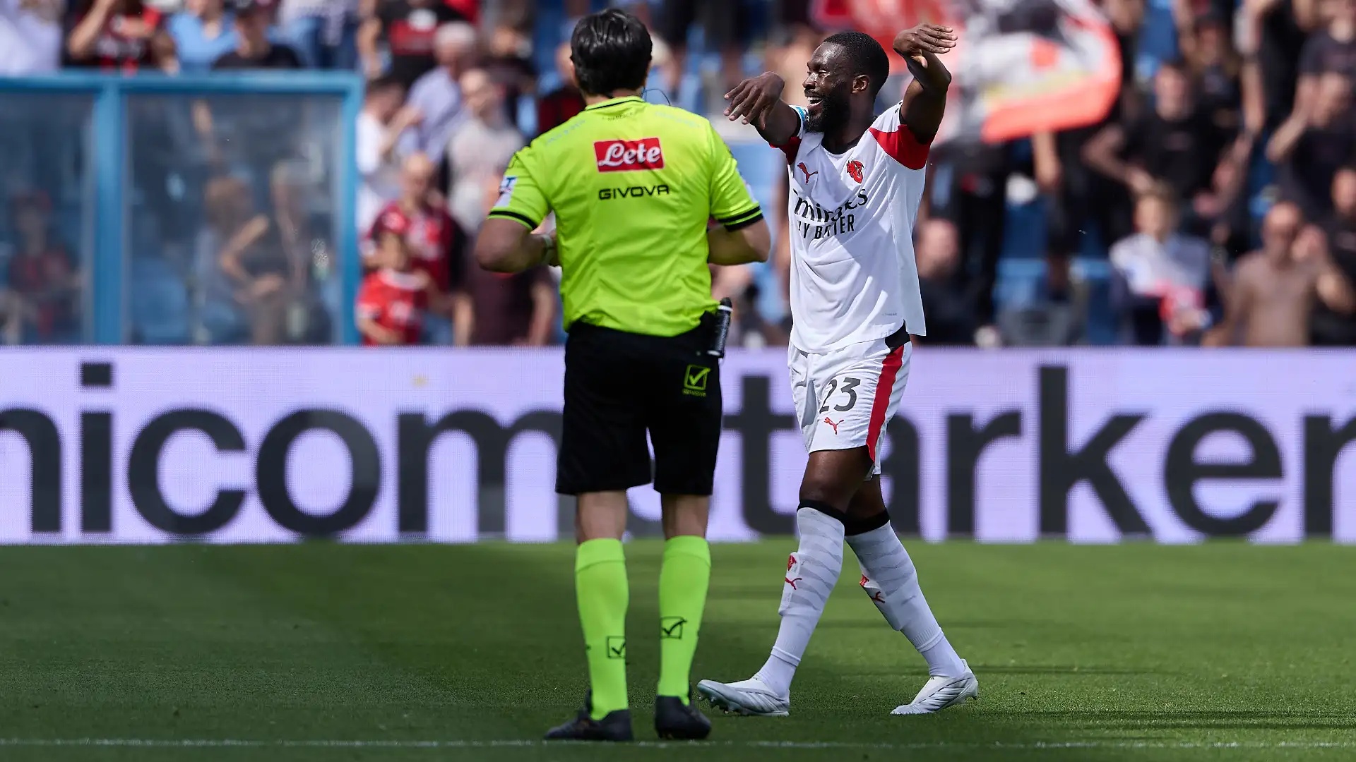 Dramë për Milanin në Reggio Emilia  Sassuolo e mposht 2 0  Tomori ndëshkohet me karton të kuq 