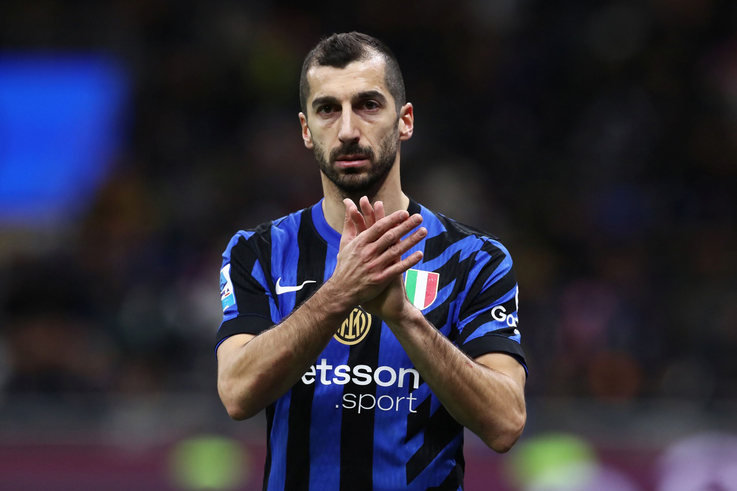 zbulohet-e-ardhmja-e-mkhitaryan-mesfushori-i-interit-do-te-vazhdoje-te-mbaje-veshur-fanellen-zikalter