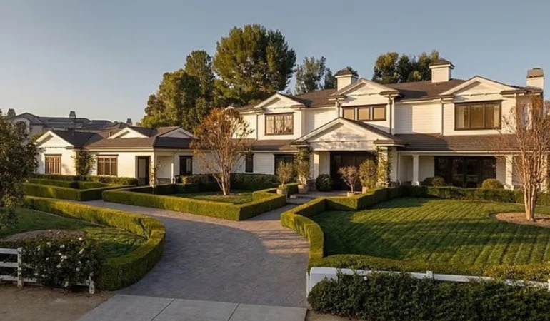Kylie Jenner ul çmimin e vilës luksoze në Hidden Hills vetëm një muaj pas listimit