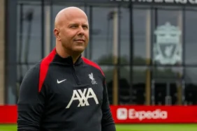Liverpool-manager-Arne-Slot-e1733138016878.webp