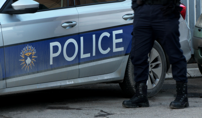 Sekuestrohen rreth 60 kilogramë marihuanë në Prishtinë dhe Ferizaj, arrestohen katër persona