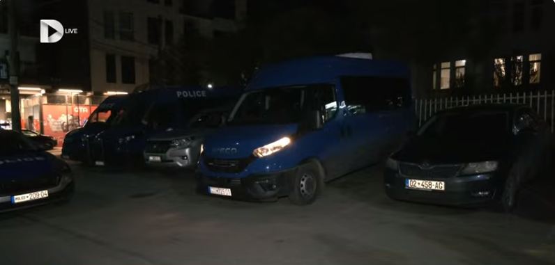Natë tensioni në Drenicë  protestë pasi Policia Speciale  zbarkoi  në Skenderaj
