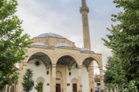 Xhamia-e-madhe-768x384-1-696x348-1.jpg