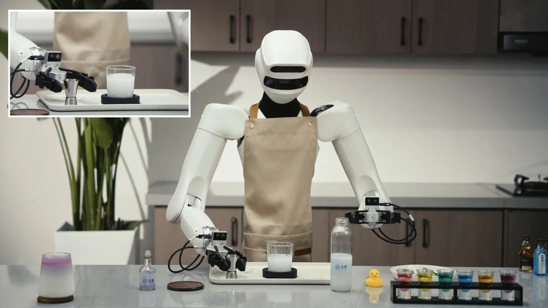 kina-prezanton-robotin-qe-lan-rrobat-gatuan-dhe-kujdeset-per-te-moshuarit