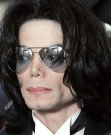 michael-jackson-prepares-to-enter-the-santa-barbara-county-news-photo-1681237854_hd.jpg