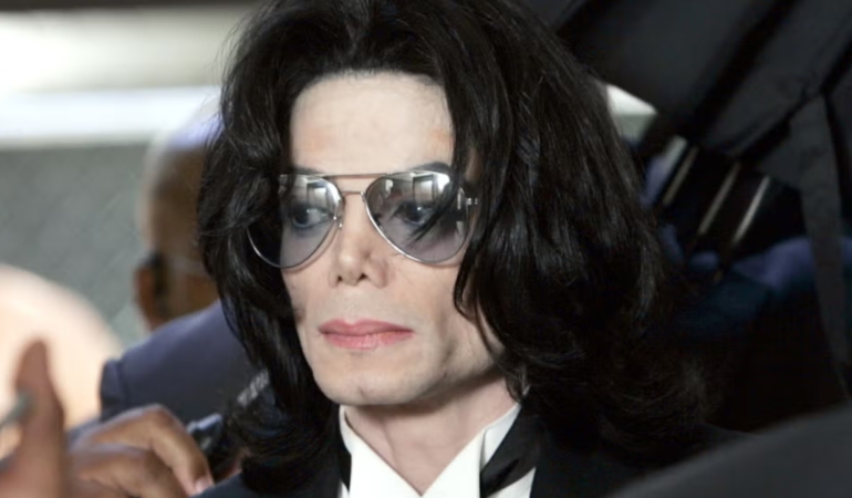 michael-jackson-prepares-to-enter-the-santa-barbara-county-news-photo-1681237854_hd.jpg