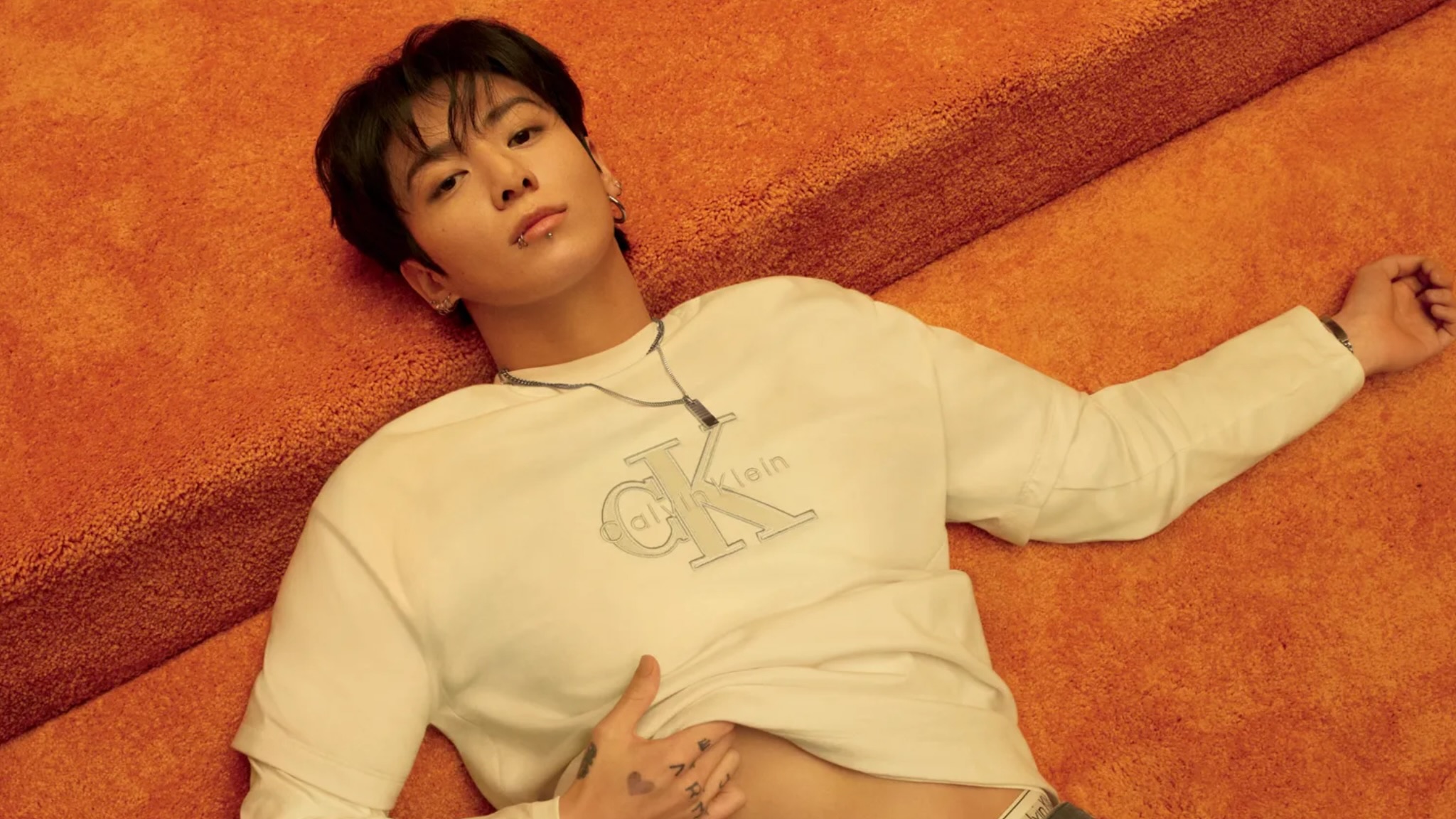 cfare-po-ndodhte-me-jungkook-detaji-misterioz-ne-amas-2026-qe-shqetesoi-fansat-e-bts