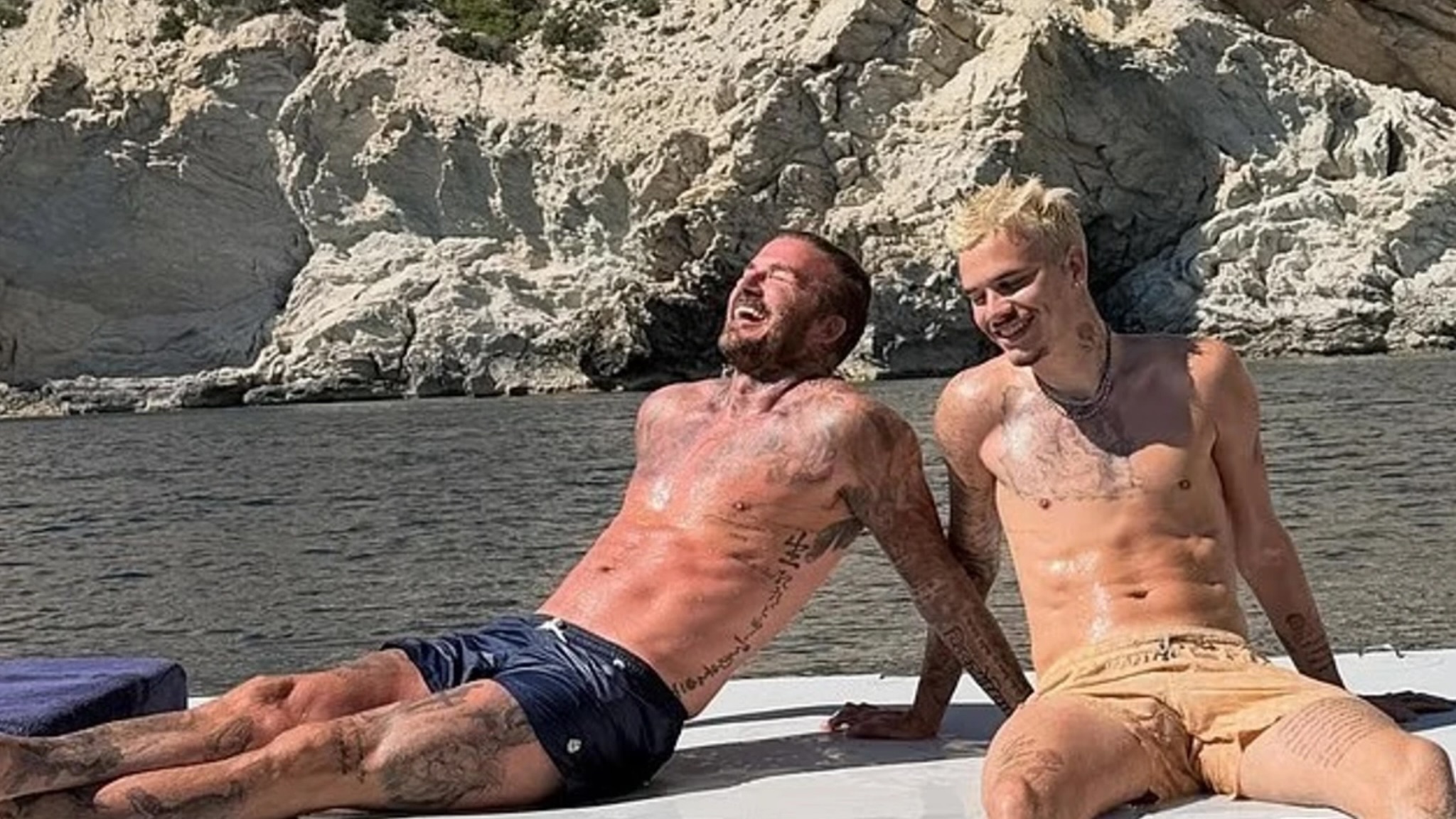 David dhe Romeo Beckham  vjedhin  vëmendjen në pushime  Pse 
