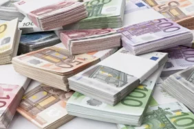 2016-12-101216114-stacks-oh-euro-bank-notes-1910x1000-jpg