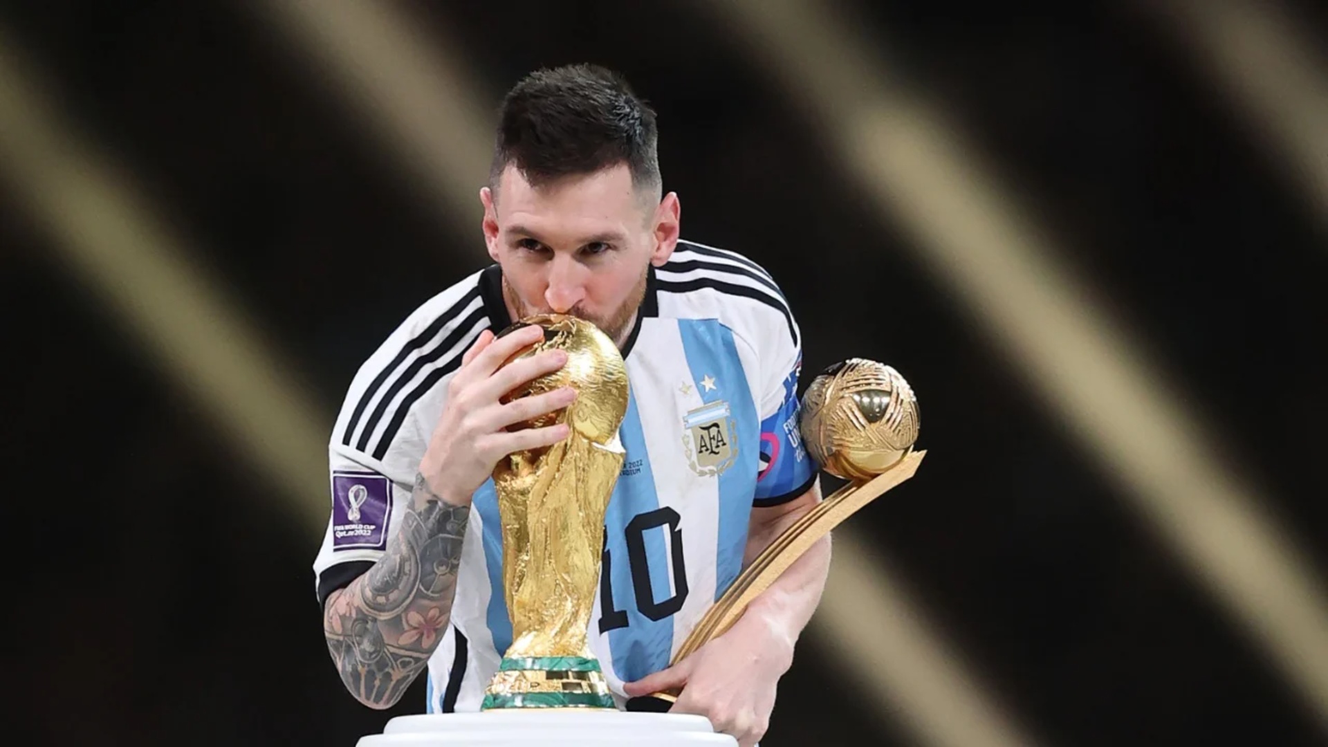 nga-fushat-e-rosarios-ne-majen-e-botes-futbolli-feston-ditelindjen-e-gjeniut-leo-messi