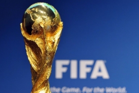 900-0-1780660207xworld-cup-trophy-fifa-football-3228493-979_hd.jpg
