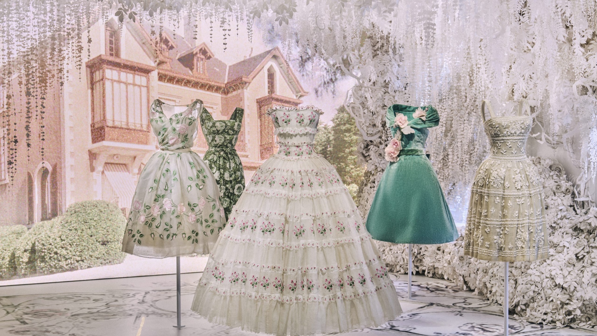 azzedine-alaïa-dhe-christian-dior-kur-dy-koloset-e-modes-takohen-ne-paris