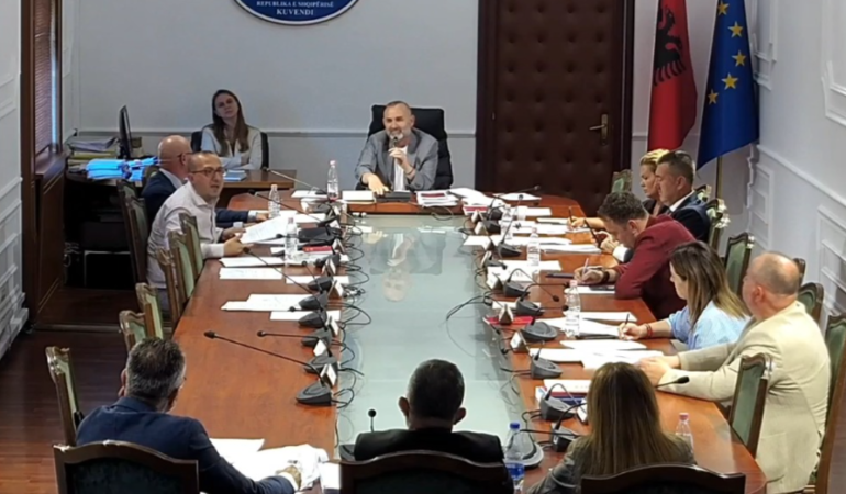 “Një prokuror në Tiranë ka 600 dosje”, KLGJ e KLP ngrenë shqetësimin për mungesë gjyqtarësh e prokurorësh