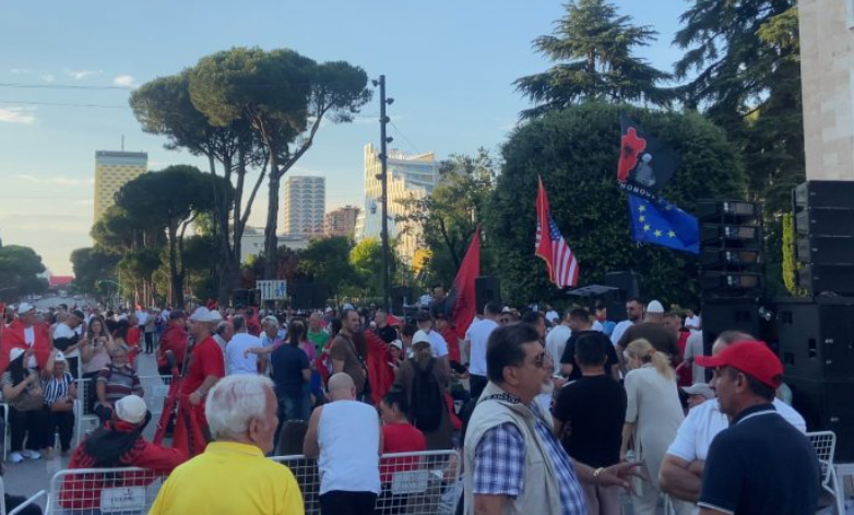Dita e 23 të e protestës  qytetarët nisin grumbullimin