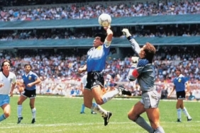 diego-maradona-hand-of-god-from-1986-world-cup-v0-vcd74ahe7tjc1_hd.jpg