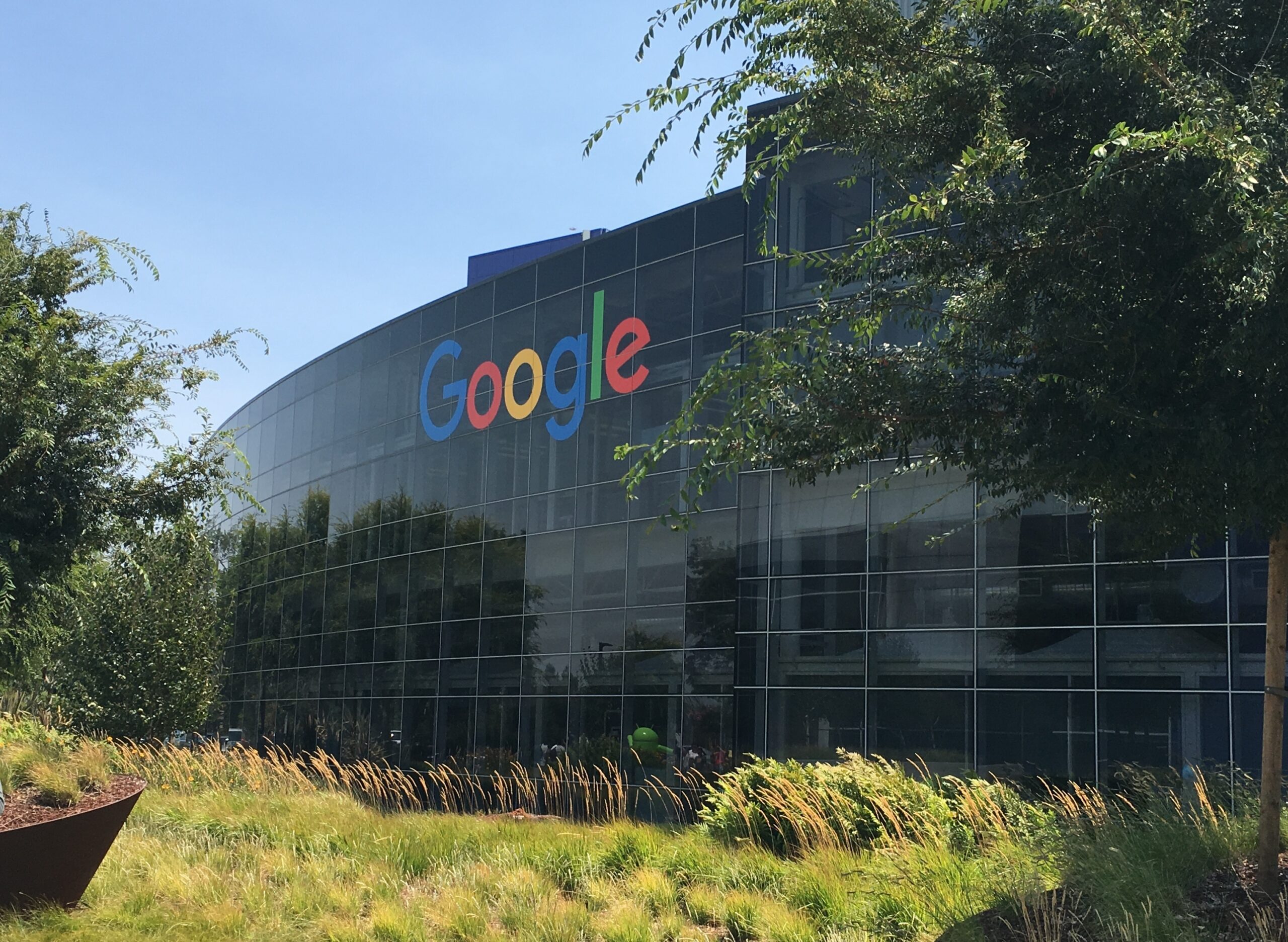Google po i merr OpenAI fronin e IA së për konsumatorët 