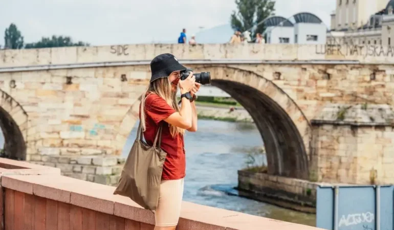 “GuruWalk”: Shkupi mes 10 destinacioneve më të mira në botë për udhëtime solo