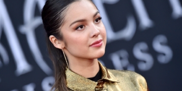 olivia-rodrigo-in-gold_hd.jpg