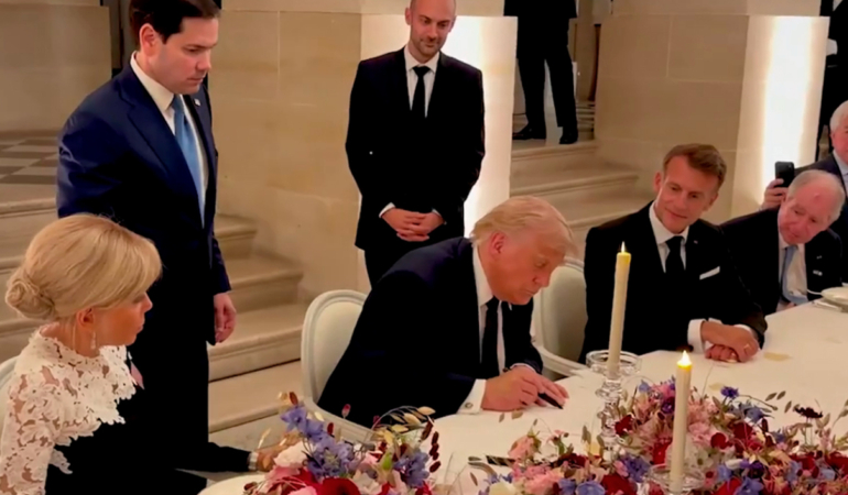 Trump dhe Pezeshkian nënshkruajnë marrëveshjen fillestare për t’i dhënë fund luftës, bisedimet vazhdojnë në 60 ditët e ardhshme