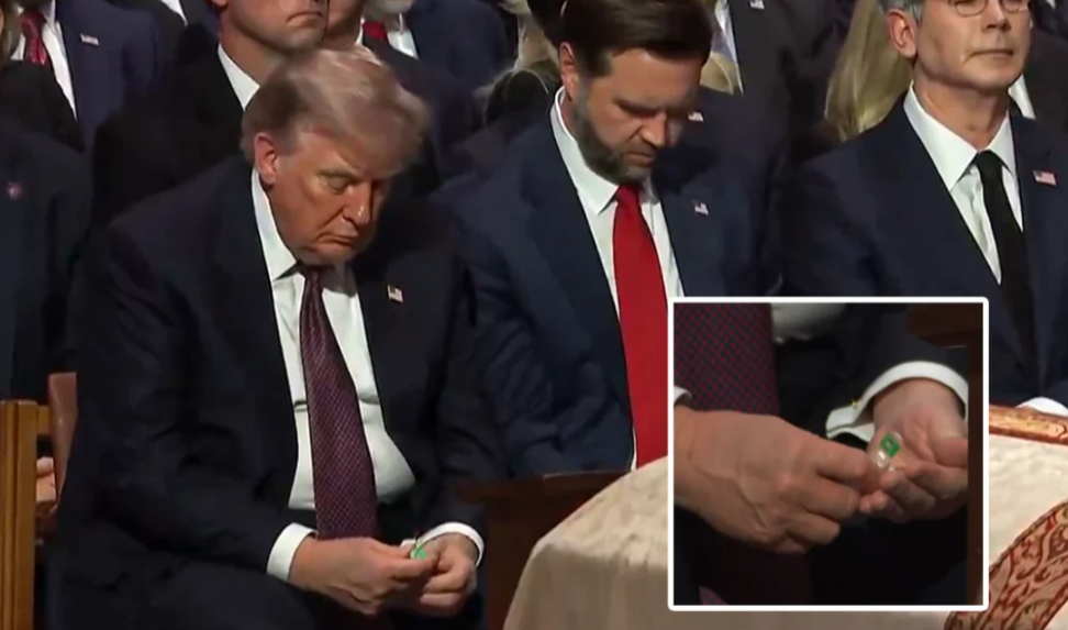 Trump bëhet viral gjatë funeralit të senatorit amerikan, momenti kur i ofron karamele të pranishmëve
