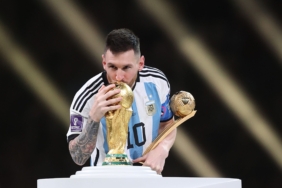 221218184732-messi-wc-trophy-scaled.jpg