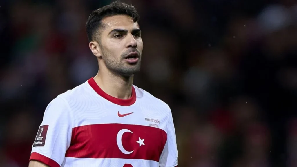 Prapaskenat e bujshme në Itali/ Roma i prenotoi avionin, mesfushori turk “tradhton” verdhekuqtë dhe firmos për Juventusin